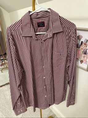 UNTUCKit Men's Burgundy Gingham Button-Up Shirt